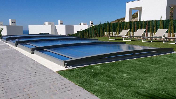 Abri piscine ultra-bas N&eacute;o Smart d'Azenco