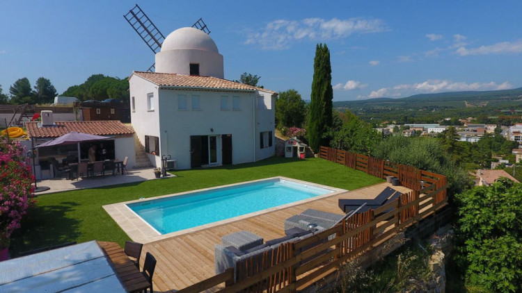 Piscine coque mod&egrave;le C&eacute;lestine