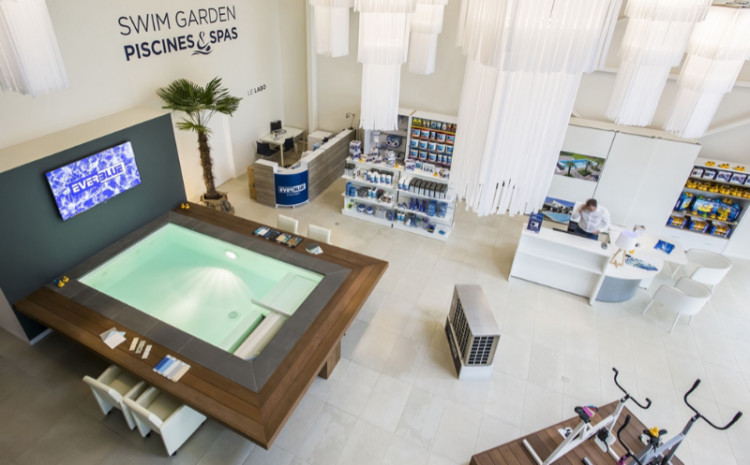 Agencement show room piscine Everblue concept exclusif &laquo; Piscine Inspiration &raquo;