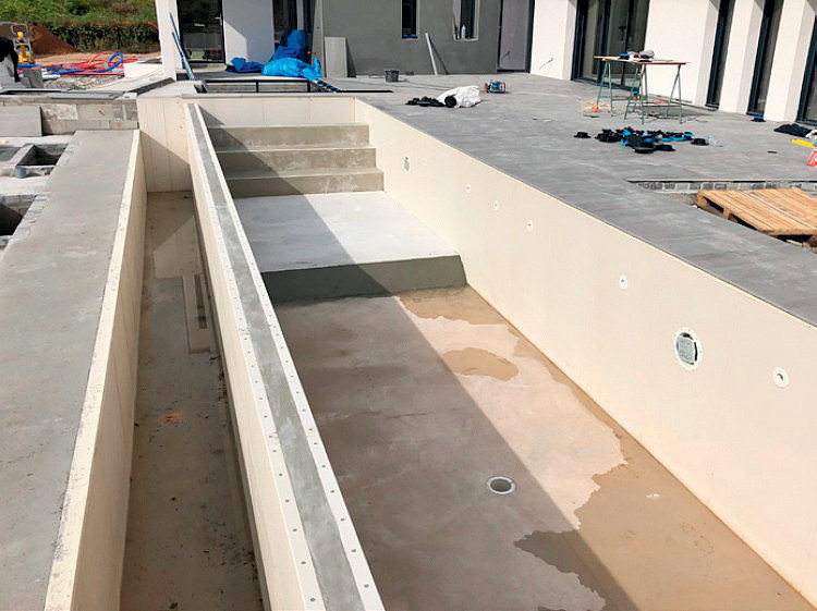 Bac tampon et piscine &agrave; d&eacute;bordement Aquilus