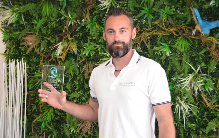 Benoit Chartuzet Technicien piscine Aquar&ecirc;ve Antibes Troph&eacute;e d'Or Klereo meilleur poseur installations Klereo 