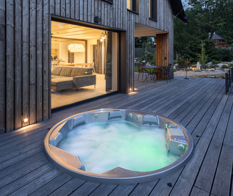 Residential Hot Tubs between &pound;7,000 to &pound;14,000 USSPA