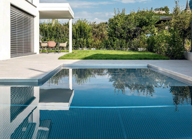 Piscine Iconix de Carr&eacute; bleu