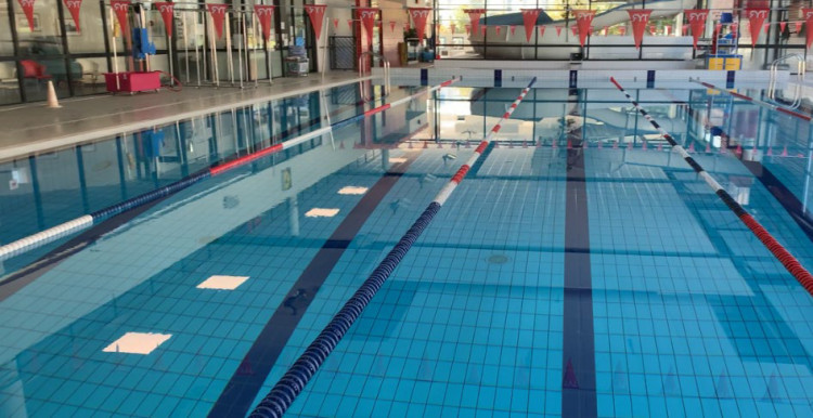 Piscine La Conterie &agrave; Chartres de Bretagne