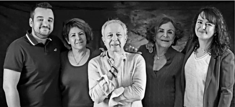 Gérard Benielli entouré d'Adrien Saget, Nathalie Saget, Monique Richard Benielli et Samantha Benielli
