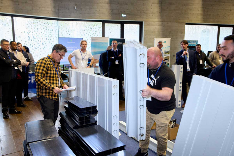 Montage en direct d'une structure de piscine Dugain