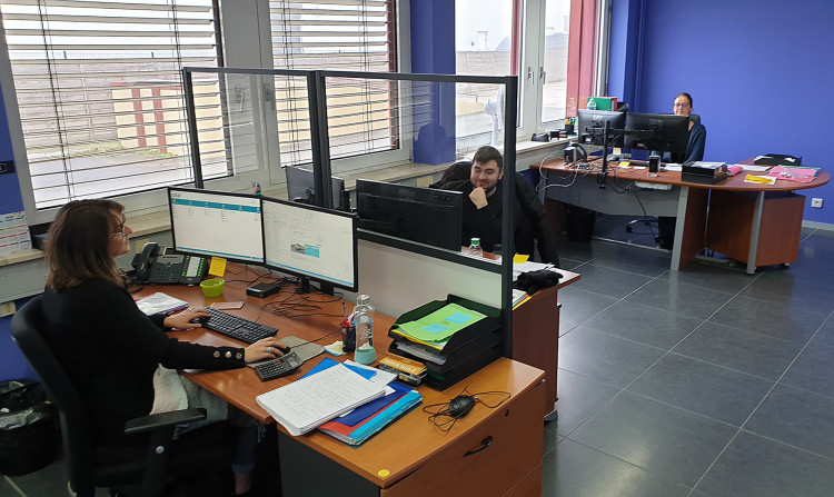 Personnel administratif d'Axsol &agrave; Trappes nouveaux locaux