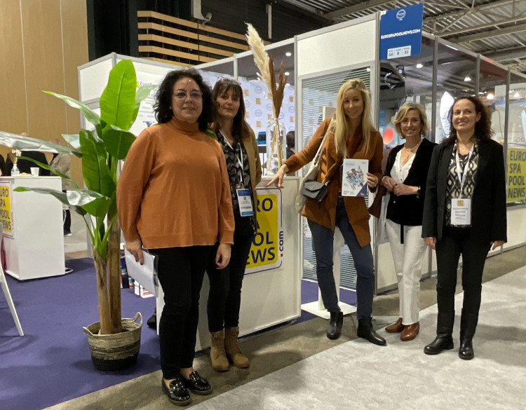 L'&eacute;quipe de Tecnova Piscinas sur le stand EuroSpaPoolNews &agrave; Piscine Global Europe