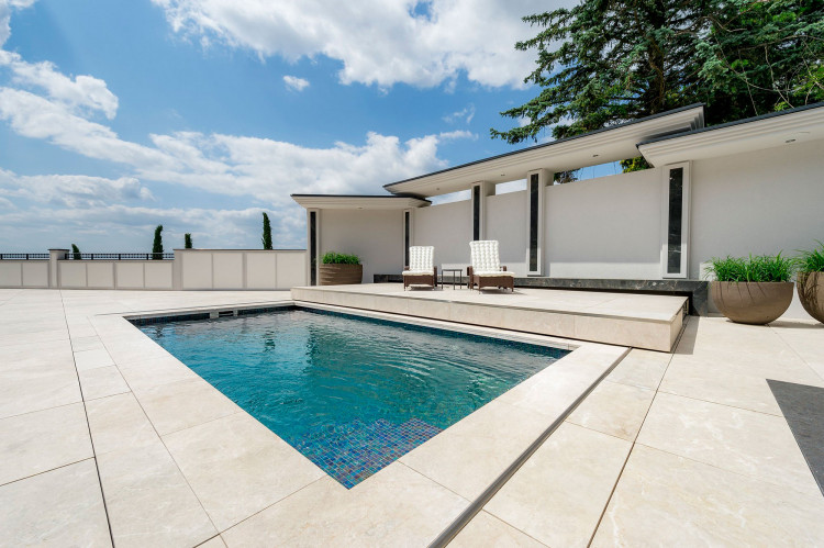 Poolar GmbH piscine priv&eacute;e avec abri EUSA Award 2022