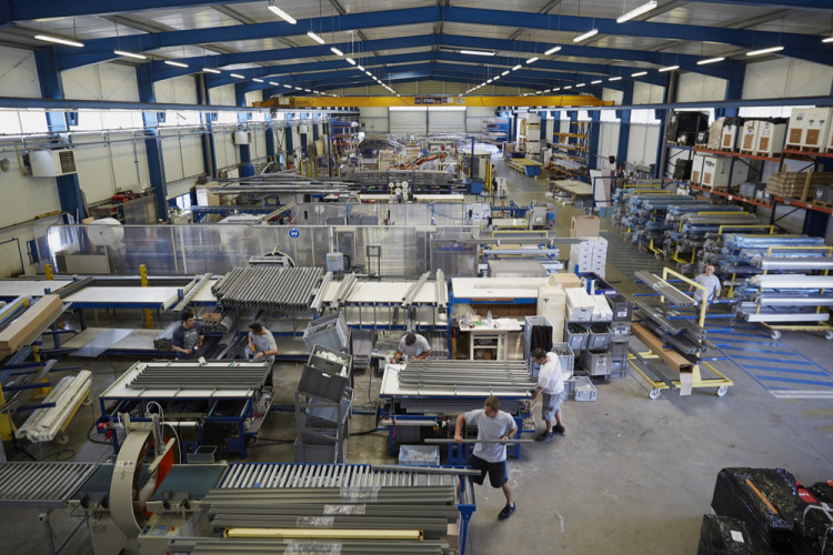 Usine de fabrication fran&ccedil;aise des abris piscine Abrisud