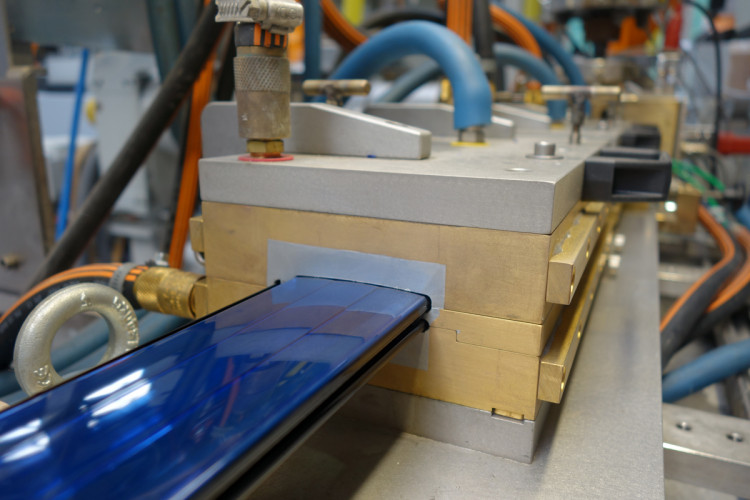 Fabrication de lames pour couvertures de piscines 'OCEA International