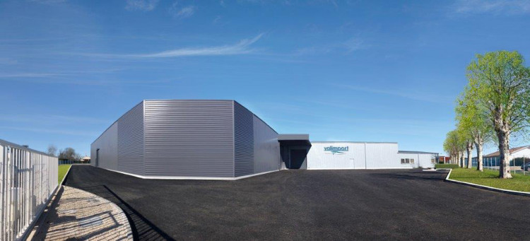 Locaux de Valimport &agrave; Camblanes-et-Meynac bureaux stock entrepot pompes chaleur piscine &eacute;lectrolyseurs sel gironde
