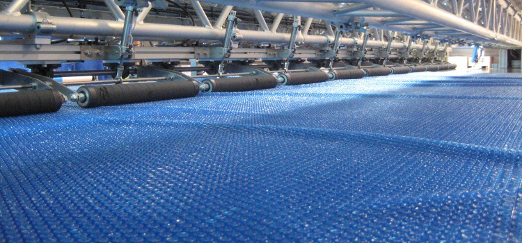 Fa&ccedil;onnage des b&acirc;ches &agrave; bulles piscine CID Plastiques