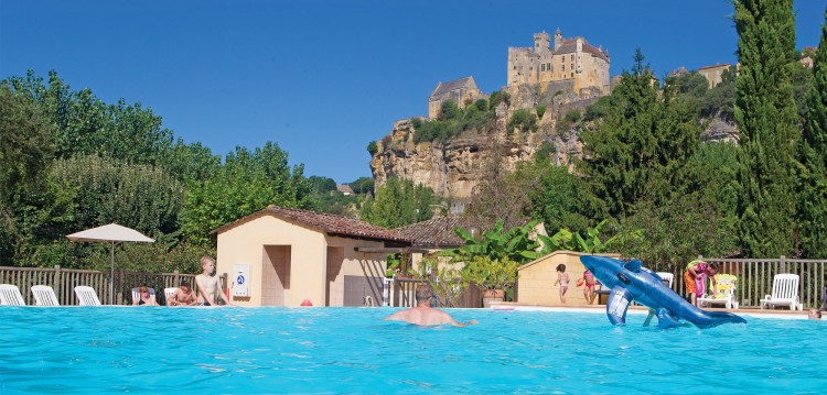 Actuellement, environ la moiti&eacute; (48% exactement) des 8 000 &eacute;tablissements de notre territoire est &eacute;quip&eacute;e de piscines. Il reste donc encore beaucoup &agrave; faire.
