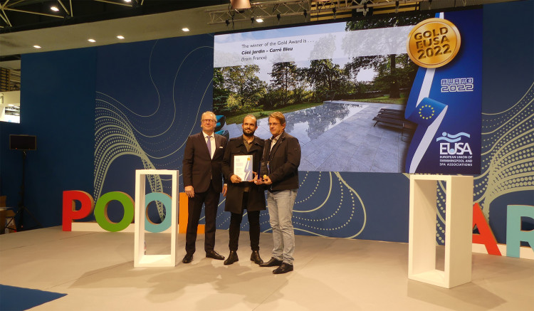 Gold Award C&ocirc;t&eacute; Jardin Carr&eacute; Bleu et Bert Granderath