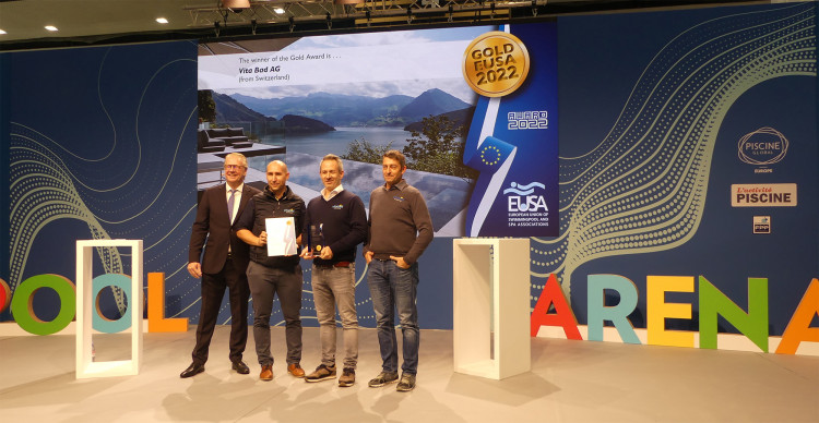 Gold EUSA Award Vita Bad piscine priv&eacute;e ext&eacute;rieure et Bert Granderath