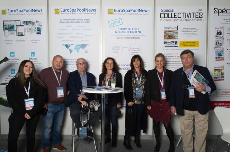 L'&eacute;quipe d'EuroSpaPoolNews sur son stand &agrave; Piscina & Wellness 2021