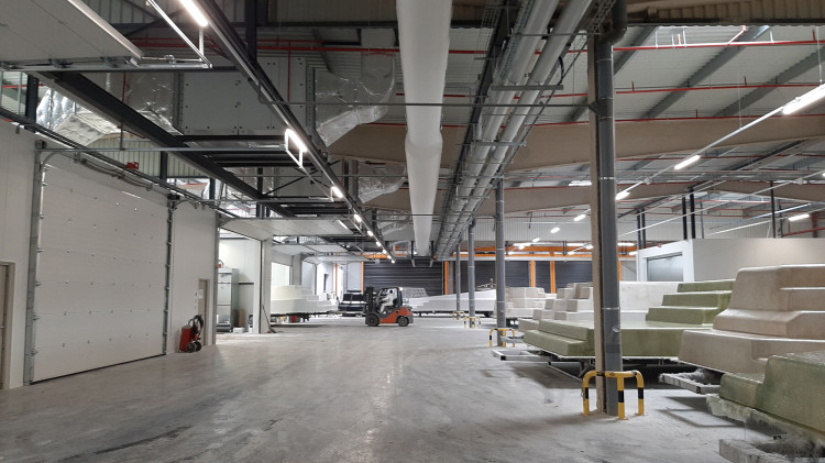 L'int&eacute;rieur de l'usine de La Gravelle L&eacute;a Composites