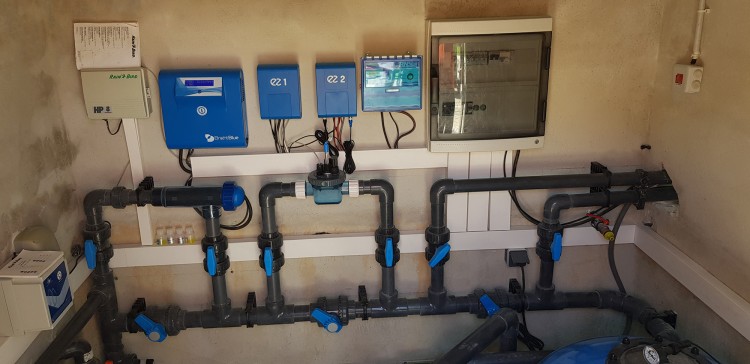 EZ1 et EZ2 connect&eacute;s en local technique equipements piscine EZPool