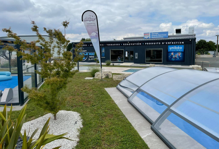 Magasin Concept Piscines Abris Dissay showroom ext&eacute;rieur - Unib&eacute;o