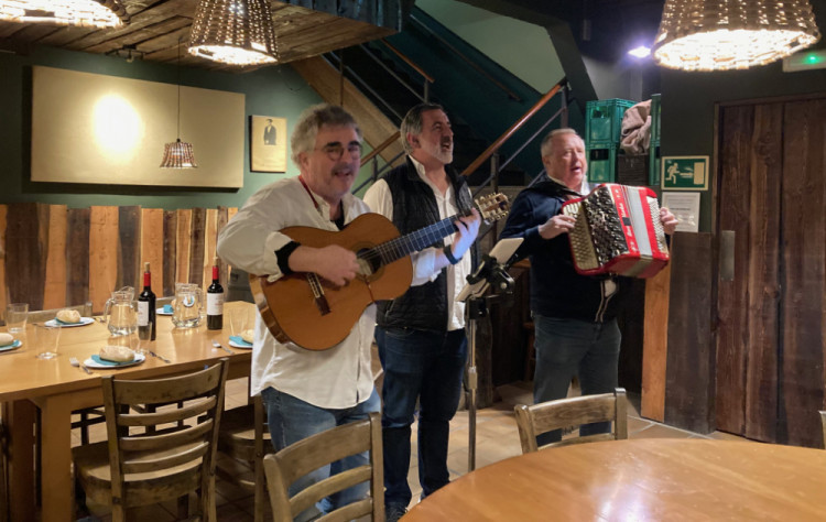 Sp&eacute;cialit&eacute;s et musiques espagnoles pour la derni&egrave;re soir&eacute;e du s&eacute;minaire Mondial Piscine
