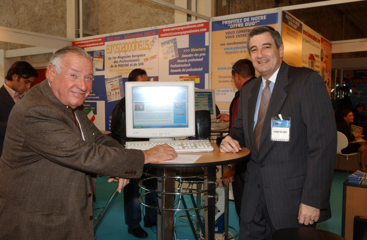 Oscar Davis et Bruce Fischer sur le stand EuroSpaPoolNews &agrave; Lyon salon de la Piscine en 2002