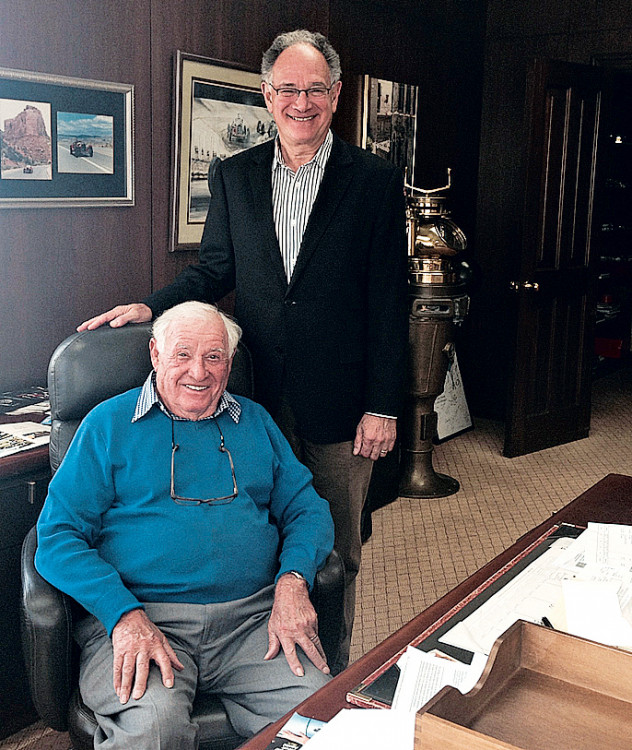 Oscar Davis et son fils, Robert, en 2014 pr&eacute;sident d'Hayward Industries