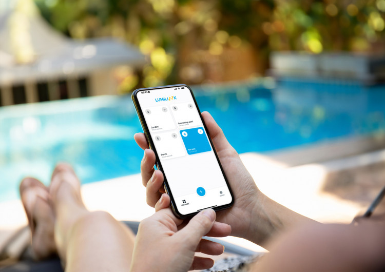 Piloter &eacute;clairage piscine application Lumilink by SeMaid