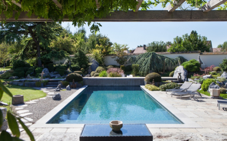 Piscine haut de gamme Everblue r&eacute;alis&eacute;e par un paysagiste et pisciniste - Paris Vert Ouest Everblue &agrave; Gressey