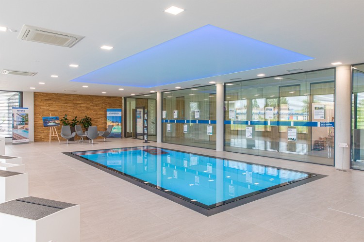 Nouveau showroom int&eacute;rieur piscine exposition Niveko