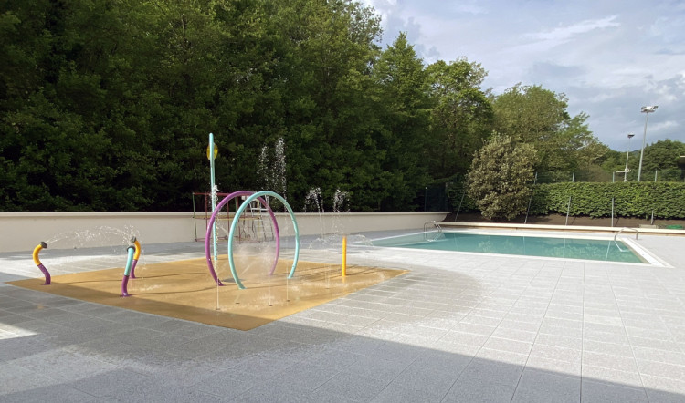 Le splashpad et le bassin d'apprentissage de l'espace Nautilia