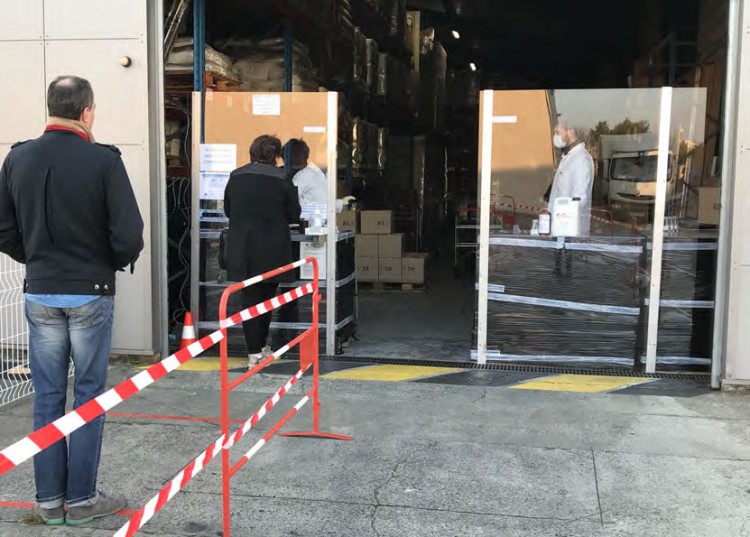protections en &laquo; plexiglass &raquo; pour magasins Gaches Chimie