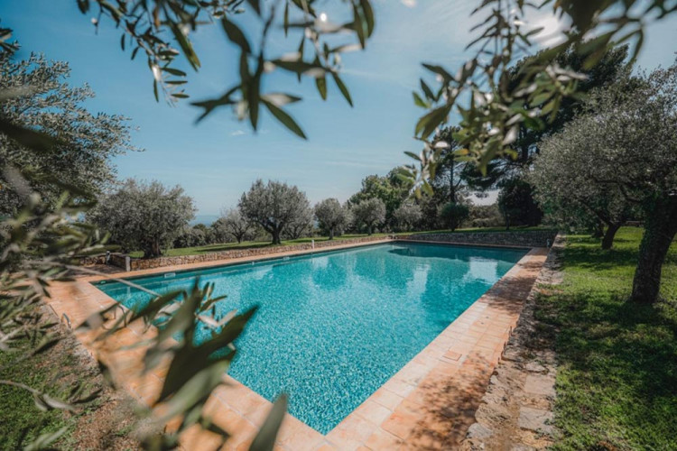 R&eacute;novation d'une piscine  Cr&eacute;dit CL Visual Maker