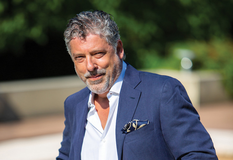 Thierry d'Auzers, Pdg Everblue r&eacute;seau construction r&eacute;novation entretien de piscines