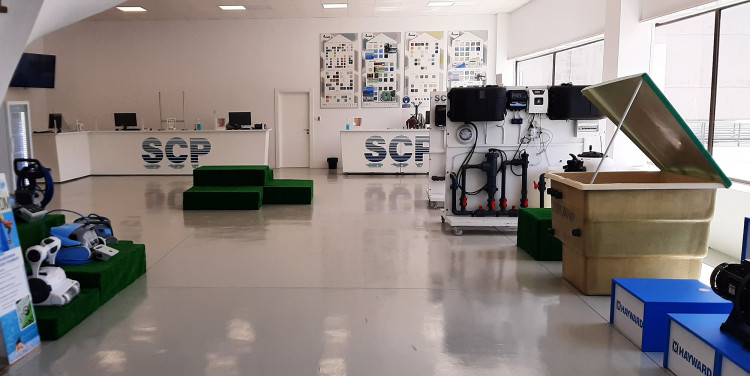 Showroom nouvelle agence-comptoir SCP Spain de Malaga &eacute;quipements produits piscine spa Andalousie