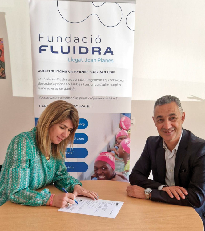 Partenariat signé par Stéphane Figueroa, directeur général de Fluidra France, et Agnès Izel-Pavis, directrice de la MFU de Rennes