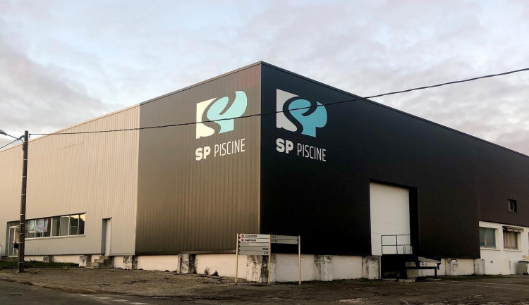 B&acirc;timent et showroom SP Piscines &agrave; Dole (39), nouveau membre du r&eacute;seau Piscine Unib&eacute;o
