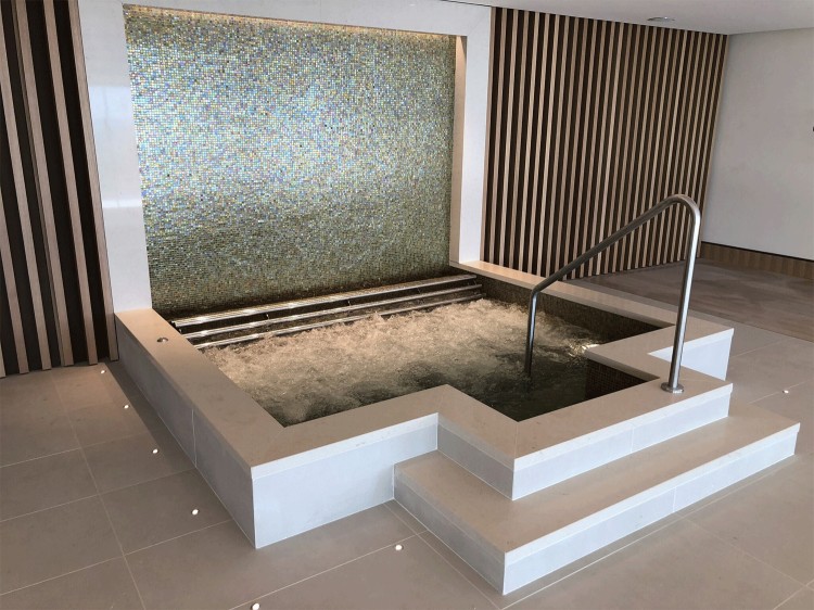 Spa r&eacute;alis&eacute; par Piscines Jardins Piscines Loisirs, concessionnaire Everblue