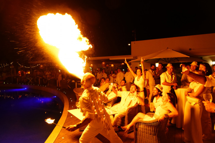 Cracheur de feu &eacute;tait au programme de la f&ecirc;te des 50 ans de Diffazur