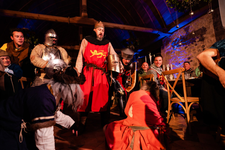 Soir&eacute;e de gala m&eacute;di&eacute;vale