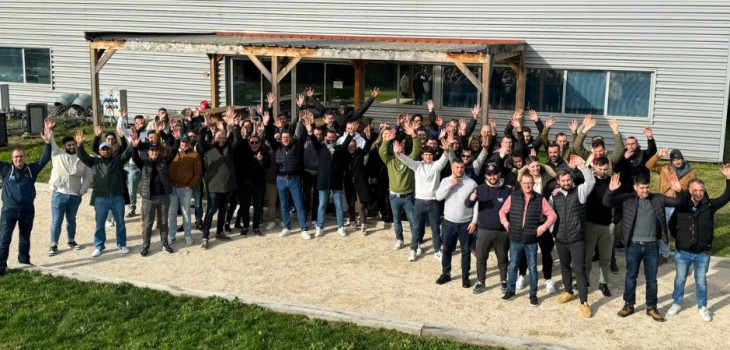 l'&eacute;quipe d'Oz&eacute;o Piscines r&eacute;unie pour le s&eacute;minaire 2024 du groupe