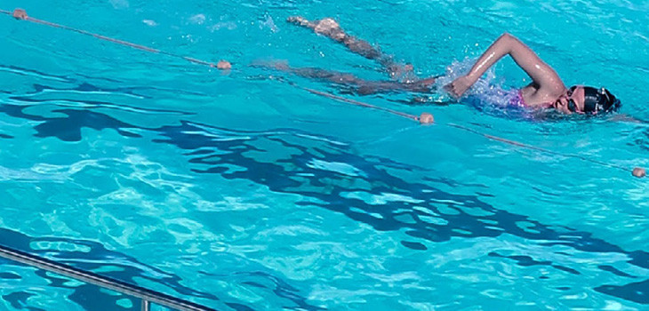 &eacute;tats g&eacute;n&eacute;raux ANDES nageuse dans piscine publique