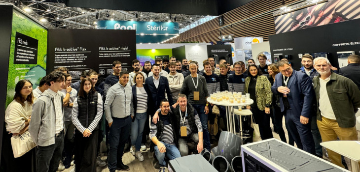 La remise des diplômes avait lieu sur le stand du partenaire FITT Piscine Global