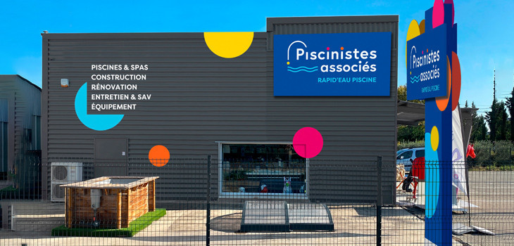 Enseigne &laquo; Piscinistes Associ&eacute;s &raquo;