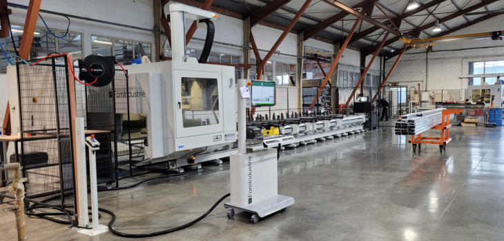 Le nouveau centre d'usinage des abris dans l'usine de Saint-Sulpice-sur-L&egrave;ze (31)