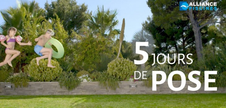enfants avec bou&eacute;es campagne pub tv Alliance Piscines 2020