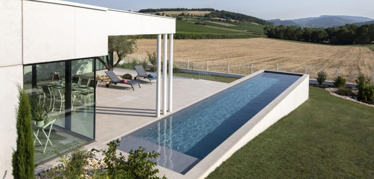 Perret Paysage/Everblue Piscines - Prix Sp&eacute;cial Architecture en 2022. Cr&eacute;dit photo : Fred Pieau/FPP