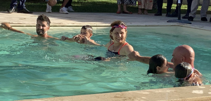 ministre Sports Roxana Maracineanu inaugure la premi&egrave;re Classe Bleue en piscine priv&eacute;e juillet 2021