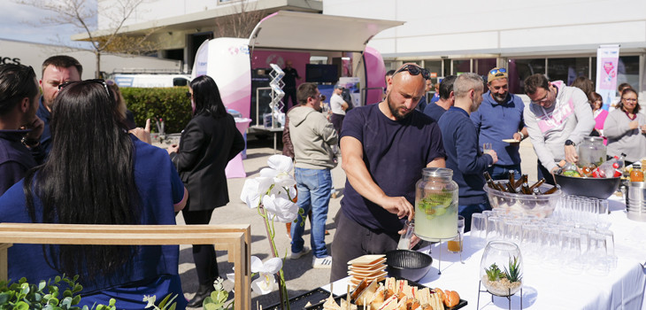 Le camion rose du BWT Pool Tour se d&eacute;place dans 10 points de vente en France