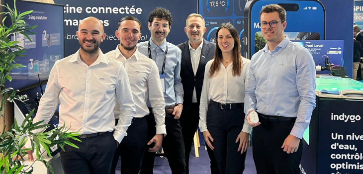 Luc Vazeilles &eacute;quipe d'Indygo stand Piscina Barcelona 2025